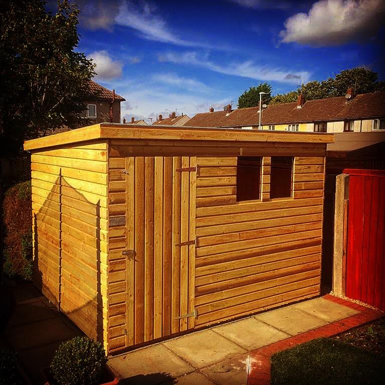 Fencing installation specialists in the Liverpool area